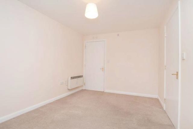  Image of 1 bedroom Flat to rent in Royal Quarter Seven Kings Way Kingston upon Thames KT2 at Carisbrooke House, The Royal Quarter, Seven Kings Way KT2