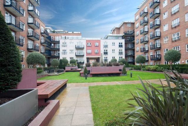  Image of 1 bedroom Flat to rent in Royal Quarter Seven Kings Way Kingston upon Thames KT2 at Carisbrooke House, The Royal Quarter, Seven Kings Way KT2