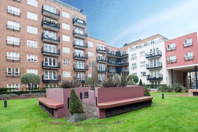  Image of 1 bedroom Flat to rent in Royal Quarter Seven Kings Way Kingston upon Thames KT2 at Carisbrooke House, The Royal Quarter, Seven Kings Way KT2