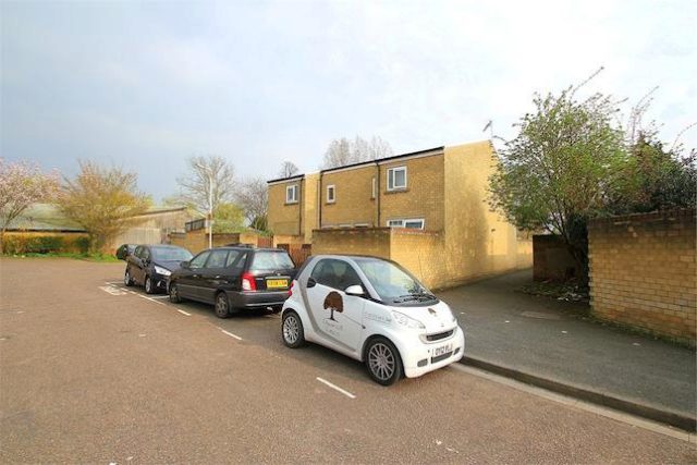  Image of 1 bedroom Flat to rent in Redfern Close Cowley Uxbridge UB8 at Redfern Close, Uxbridge, Middlesex UB8