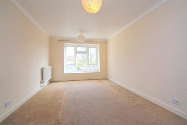  Image of 1 bedroom Flat to rent in Redfern Close Cowley Uxbridge UB8 at Redfern Close, Uxbridge, Middlesex UB8