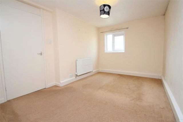  Image of 1 bedroom Flat to rent in Redfern Close Cowley Uxbridge UB8 at Redfern Close, Uxbridge, Middlesex UB8