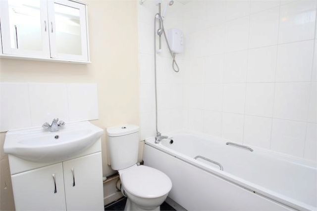  Image of 1 bedroom Flat to rent in Redfern Close Cowley Uxbridge UB8 at Redfern Close, Uxbridge, Middlesex UB8