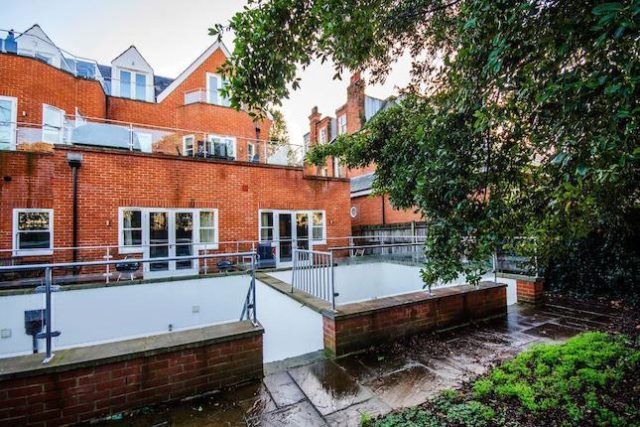  Image of 2 bedroom Flat to rent in West Hill London SW15 at West Hill, London SW15