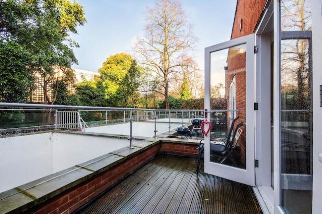  Image of 2 bedroom Flat to rent in West Hill London SW15 at West Hill, London SW15