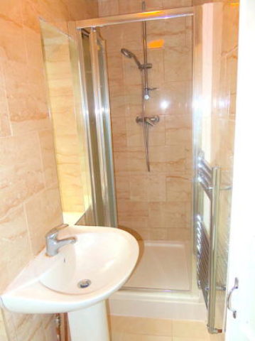  Image of 2 bedroom Flat to rent in Inwood Road Hounslow TW3 at Inwood Road, Hounslow TW3