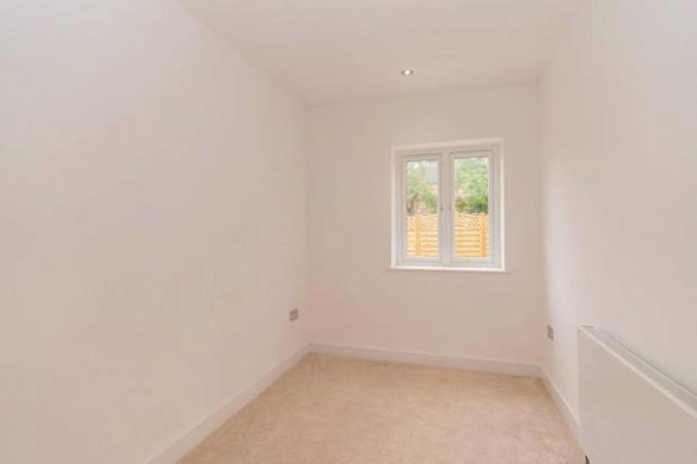  Image of 2 bedroom Flat to rent in Uxbridge Road Hatch End Pinner HA5 at Cloister Wood Uxbridge Road, Pinner HA5