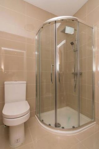  Image of 2 bedroom Flat to rent in Uxbridge Road Hatch End Pinner HA5 at Cloister Wood Uxbridge Road, Pinner HA5