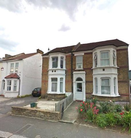  Image of 3 bedroom Flat to rent in Montague Road Hounslow TW3 at Montague Road, Hounslow TW3