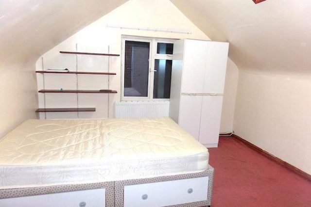  Image of 3 bedroom Flat to rent in Montague Road Hounslow TW3 at Montague Road, Hounslow TW3