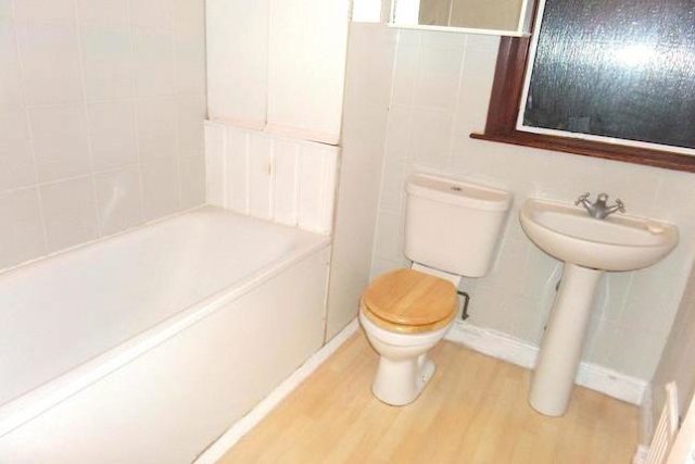  Image of 3 bedroom Flat to rent in Montague Road Hounslow TW3 at Montague Road, Hounslow TW3