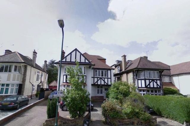  Image of 3 bedroom Flat to rent in Chatsworth Road London NW2 at Chatsworth Road, Kilburn, London NW2