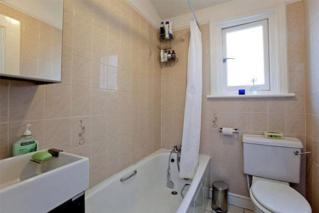  Image of 3 bedroom Terraced house for sale in Sidney Road London N22 at Sidney Road, Bowes Park, London N22