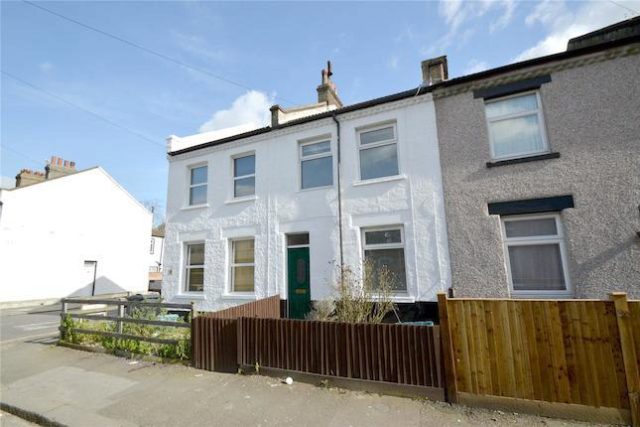  Image of 3 bedroom Terraced house to rent in Cross Road Croydon CR0 at Cross Road, Croydon CR0