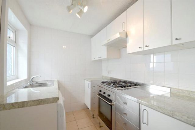  Image of 3 bedroom Terraced house to rent in Cross Road Croydon CR0 at Cross Road, Croydon CR0
