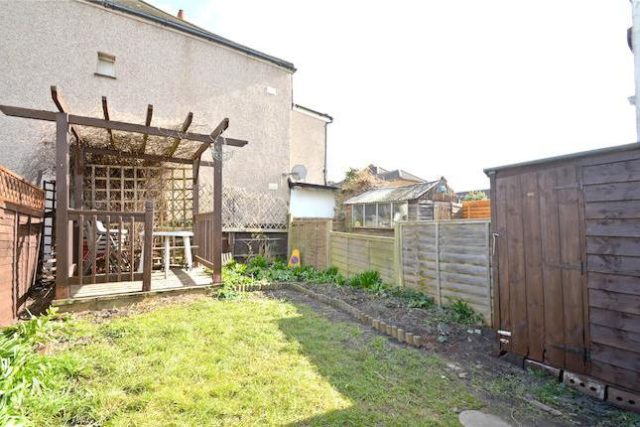  Image of 3 bedroom Terraced house to rent in Cross Road Croydon CR0 at Cross Road, Croydon CR0