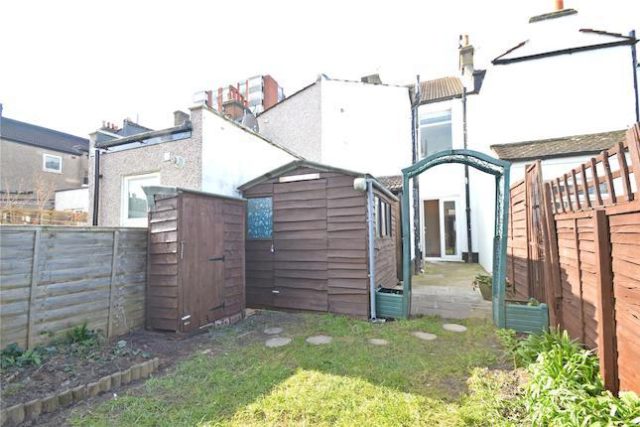  Image of 3 bedroom Terraced house to rent in Cross Road Croydon CR0 at Cross Road, Croydon CR0
