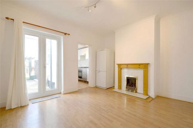  Image of 3 bedroom Terraced house to rent in Cross Road Croydon CR0 at Cross Road, Croydon CR0
