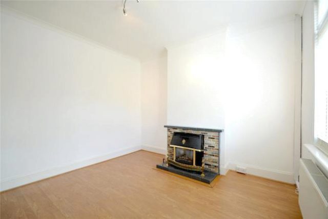 Image of 3 bedroom Terraced house to rent in Cross Road Croydon CR0 at Cross Road, Croydon CR0