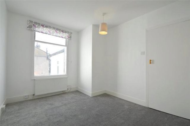  Image of 3 bedroom Terraced house to rent in Cross Road Croydon CR0 at Cross Road, Croydon CR0