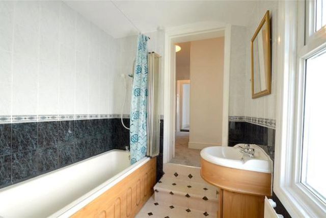 Image of 3 bedroom Terraced house to rent in Cross Road Croydon CR0 at Cross Road, Croydon CR0