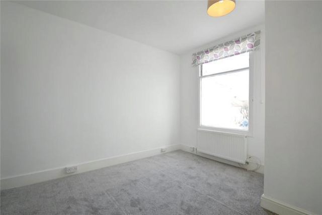  Image of 3 bedroom Terraced house to rent in Cross Road Croydon CR0 at Cross Road, Croydon CR0