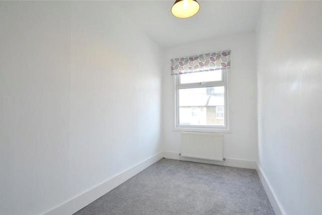  Image of 3 bedroom Terraced house to rent in Cross Road Croydon CR0 at Cross Road, Croydon CR0