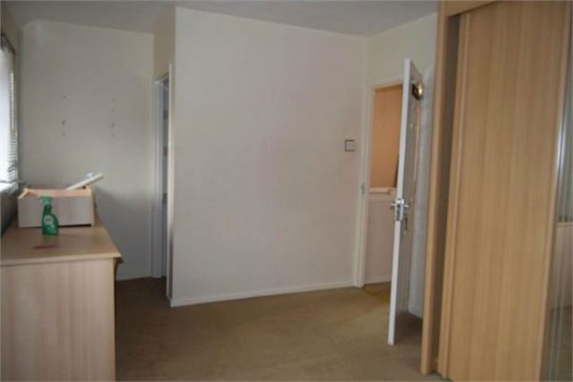  Image of 4 bedroom Terraced house to rent in Elmdon Road Hounslow TW4 at Elmdon Road, Hounslow, Middlesex TW4