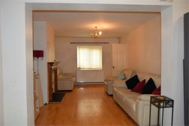  Image of 4 bedroom Terraced house to rent in Elmdon Road Hounslow TW4 at Elmdon Road, Hounslow, Middlesex TW4