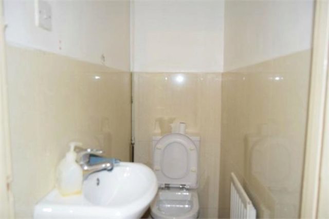  Image of 4 bedroom Terraced house to rent in Elmdon Road Hounslow TW4 at Elmdon Road, Hounslow, Middlesex TW4