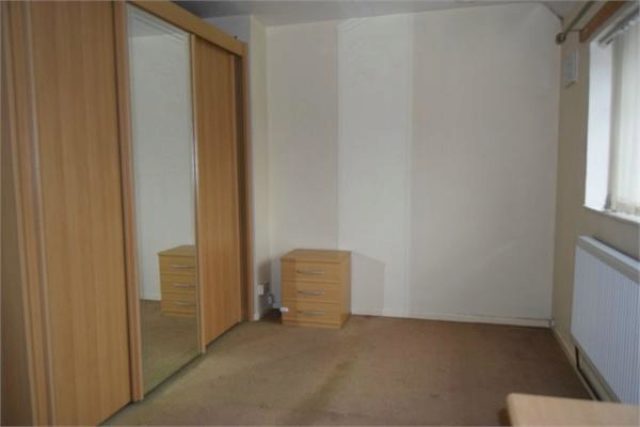  Image of 4 bedroom Terraced house to rent in Elmdon Road Hounslow TW4 at Elmdon Road, Hounslow, Middlesex TW4