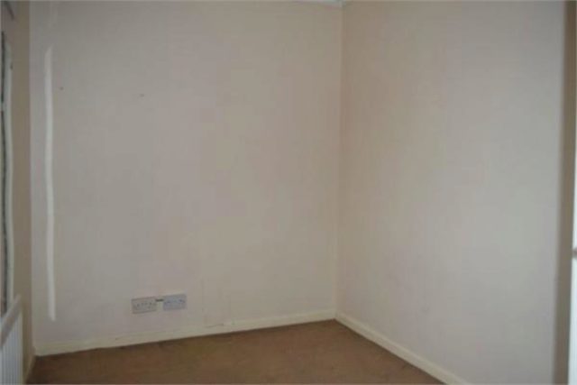  Image of 4 bedroom Terraced house to rent in Elmdon Road Hounslow TW4 at Elmdon Road, Hounslow, Middlesex TW4