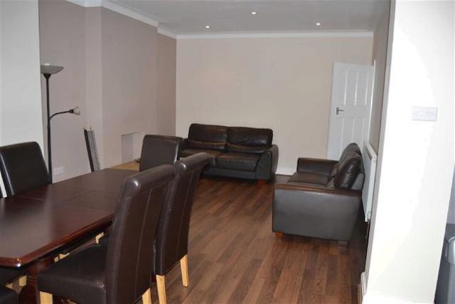  Image of 5 bedroom Detached house to rent in Rowsley Avenue London NW4 at Rowsley Avenue, Hendon, London NW4