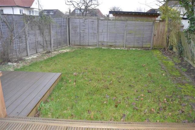  Image of 5 bedroom Detached house to rent in Rowsley Avenue London NW4 at Rowsley Avenue, Hendon, London NW4