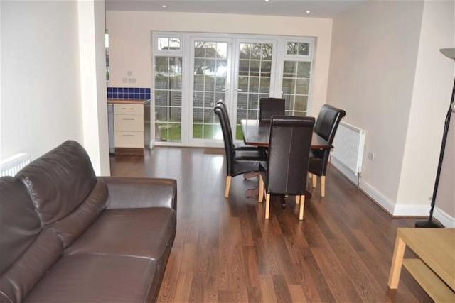  Image of 5 bedroom Detached house to rent in Rowsley Avenue London NW4 at Rowsley Avenue, Hendon, London NW4
