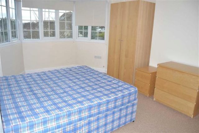  Image of 5 bedroom Detached house to rent in Rowsley Avenue London NW4 at Rowsley Avenue, Hendon, London NW4