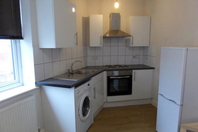  Image of Studio flat to rent in Oakwood Avenue Southall UB1 at Oakwood Avenue, Southall UB1