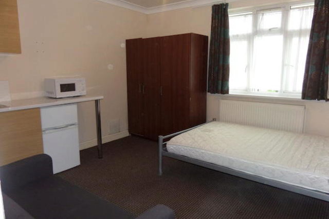  Image of Studio flat to rent in Sixth Avenue Hayes UB3 at Sixth Avenue, Hayes UB3