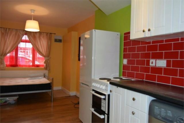  Image of Studio flat to rent in Worton Road Isleworth TW7 at Worton Road, Isleworth, Greater London TW7