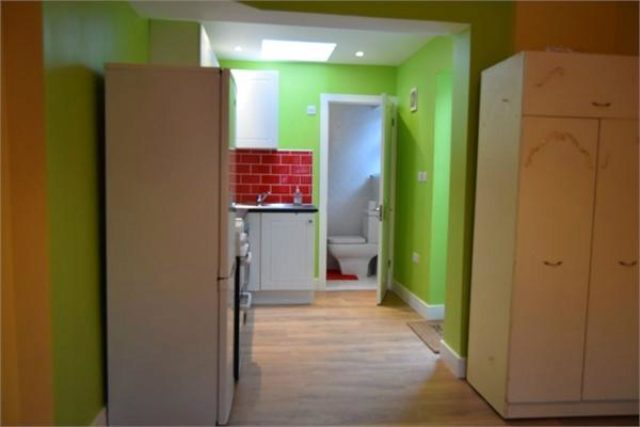 Image of Studio flat to rent in Worton Road Isleworth TW7 at Worton Road, Isleworth, Greater London TW7