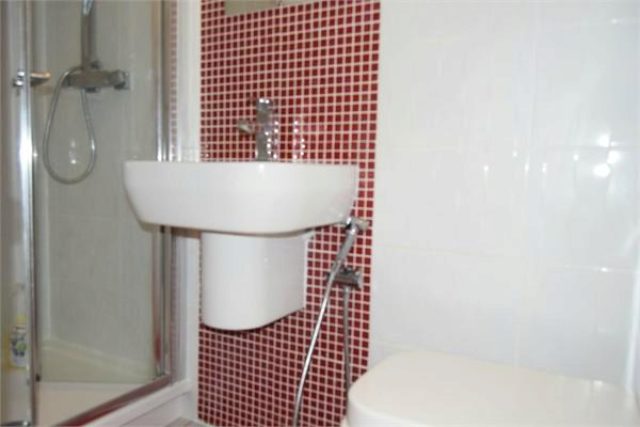  Image of Studio flat to rent in Worton Road Isleworth TW7 at Worton Road, Isleworth, Greater London TW7