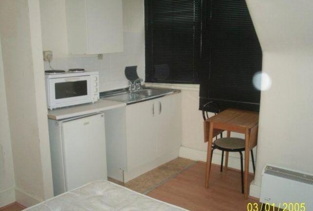  Image of Studio flat to rent in Callcott Road London NW6 at Callcott Road, Kilburn, London NW6