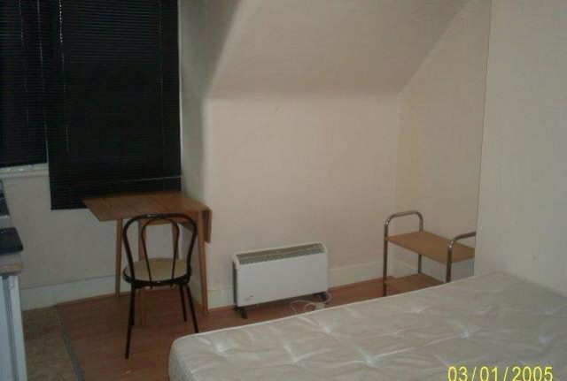  Image of Studio flat to rent in Callcott Road London NW6 at Callcott Road, Kilburn, London NW6