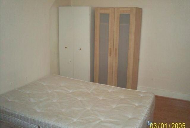 Image of Studio flat to rent in Callcott Road London NW6 at Callcott Road, Kilburn, London NW6