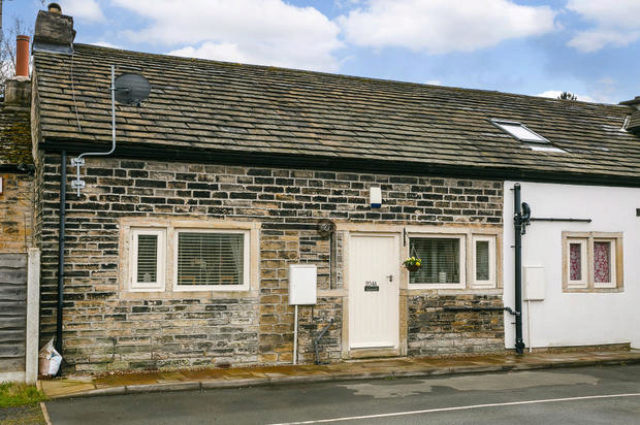  Image of 1 bedroom Terraced house for sale in Lowerhouses Lane Almondbury Huddersfield HD5 at Lowerhouses Lane, Huddersfield HD5