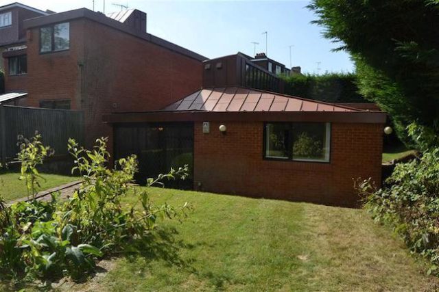  Image of 3 bedroom Detached Bungalow to rent in Bose Close London N3 at Bose Close, Finchley, London N3
