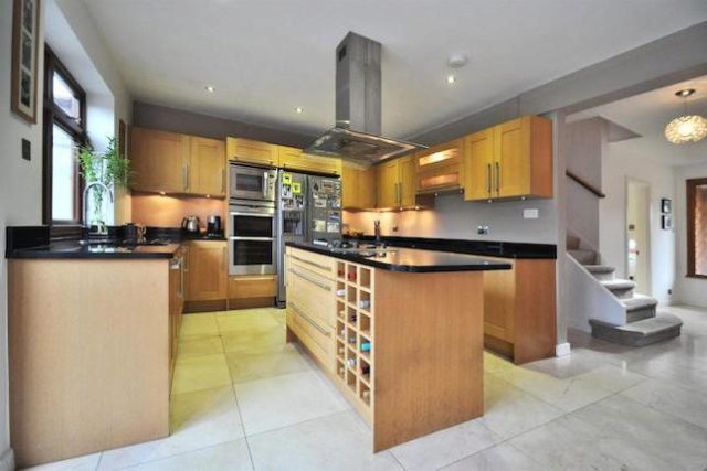  Image of 5 bedroom Detached house for sale in Yester Park Chislehurst BR7 at Yester Park, Chislehurst BR7
