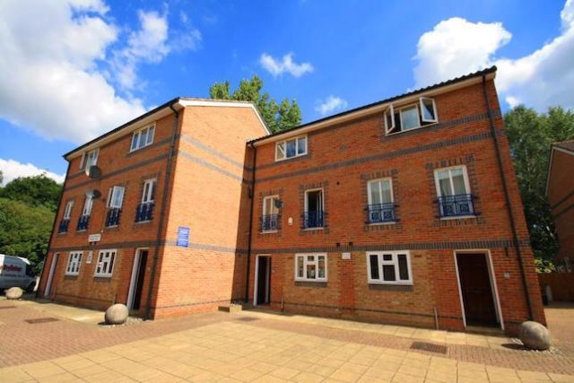  Image of 6 bedroom Town House to rent in Ambassador Square London E14 at Ambassador Square, Docklands E14, Isle Of Dogs, Canary Wharf, Docklands,