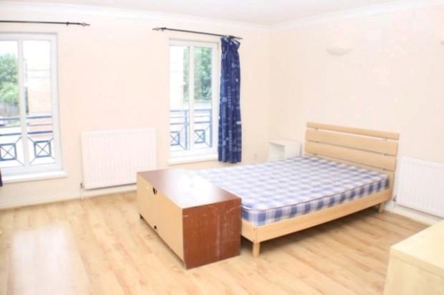  Image of 6 bedroom Town House to rent in Ambassador Square London E14 at Ambassador Square, Docklands E14, Isle Of Dogs, Canary Wharf, Docklands,