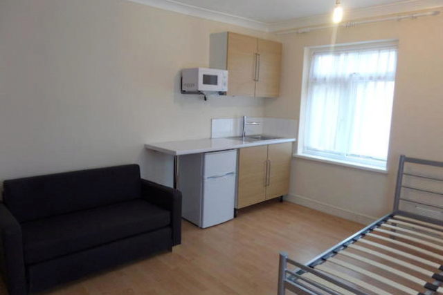  Image of Studio flat to rent in Sixth Avenue Hayes UB3 at Sixth Avenue, Hayes UB3